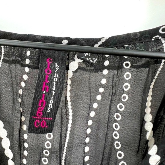 Clothing by Notation Co. Black & White Floral V-Neck Blouse woman medium - Picture 3 of 4